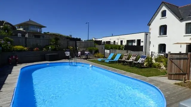 Ouessant 200M Plage Et Port Sibiril France