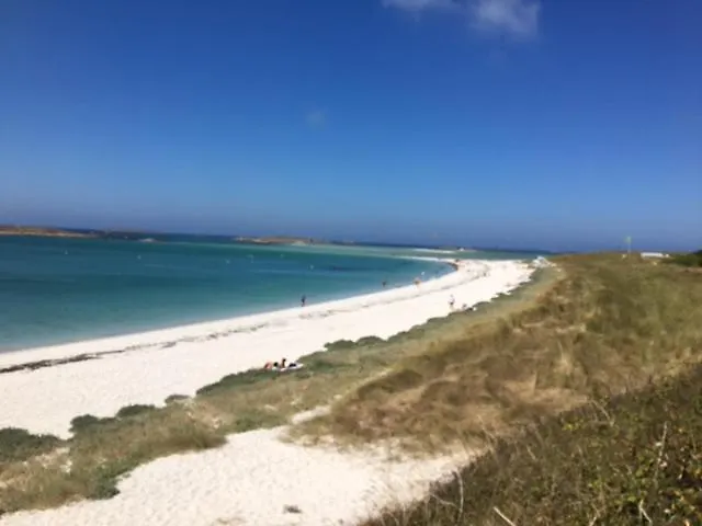 Ouessant 200M Plage Et Port Sibiril France